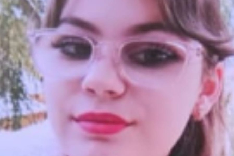 O profesoară oferă 10.000 de euro pentru găsirea fiicei sale. Sara parcă a intrat în pământ. Cum a dispărut