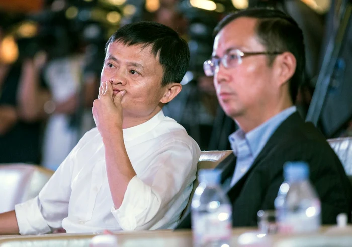 Jack Ma (stanga) si succesorul sau Daniel Zhang FOTO EPA-EFE