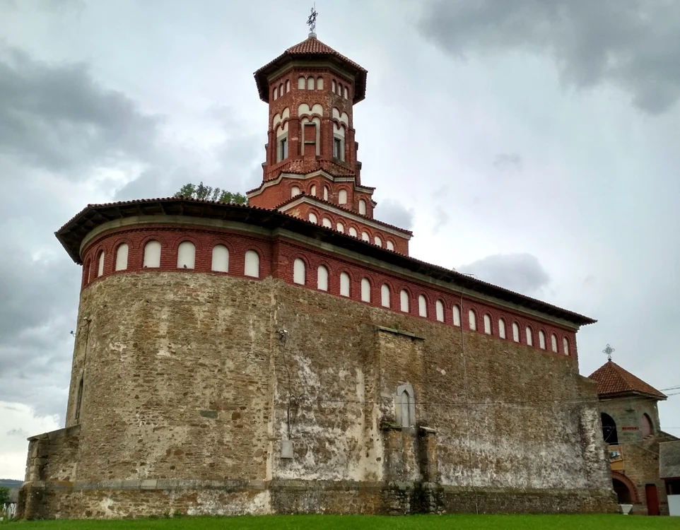 Biserica Alba din Baia jpg jpeg