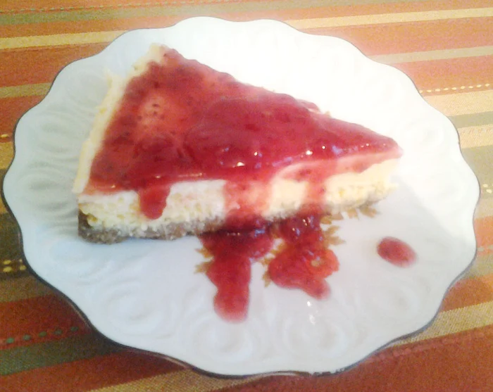 
    Cheesecake cu zmeură  