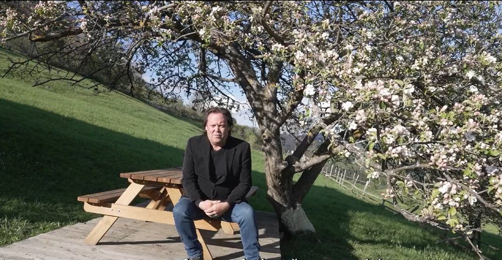 Britanicul care a promovat România în lume primește cetățenia română. Când va depune Charlie Ottley jurământul