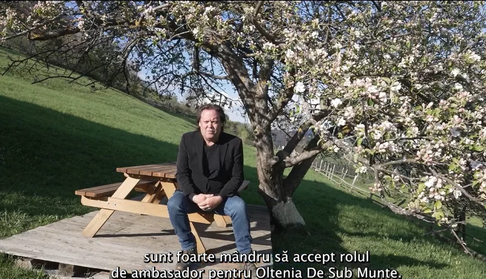 Britanicul care a promovat România în lume primește cetățenia română. Când va depune Charlie Ottley jurământul