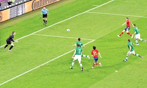 Torres marchează  printr un şut din  interiorul careului jpeg