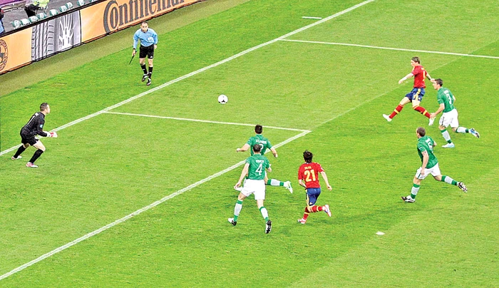 Torres marchează  printr-un şut din  interiorul careului