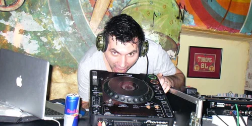 DJ Mugur, rezidentul clubului Paprika