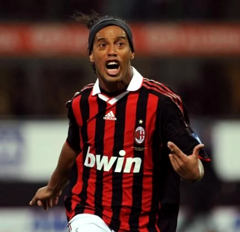 Ronaldinho a fost unul dintre cei mai buni jucători aduşi de Berlusconi la Milan în cei 30 de ani