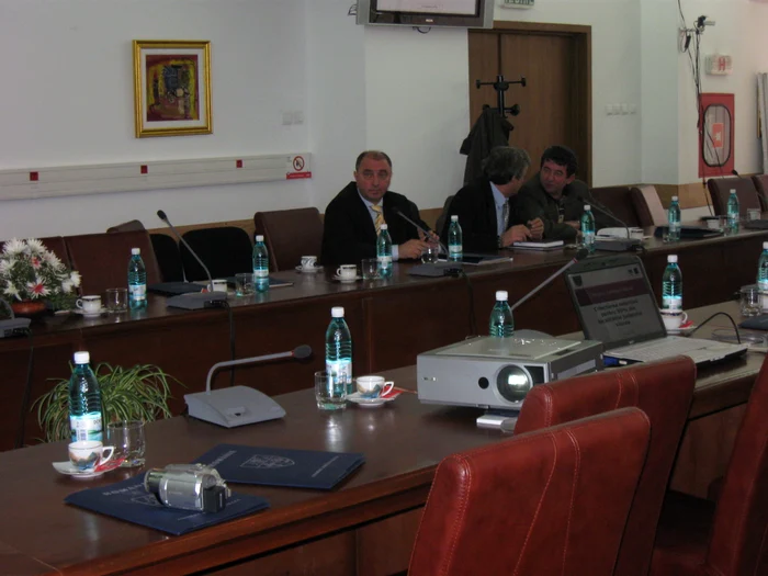 Conferinţa s-a ţinut cu sala goală