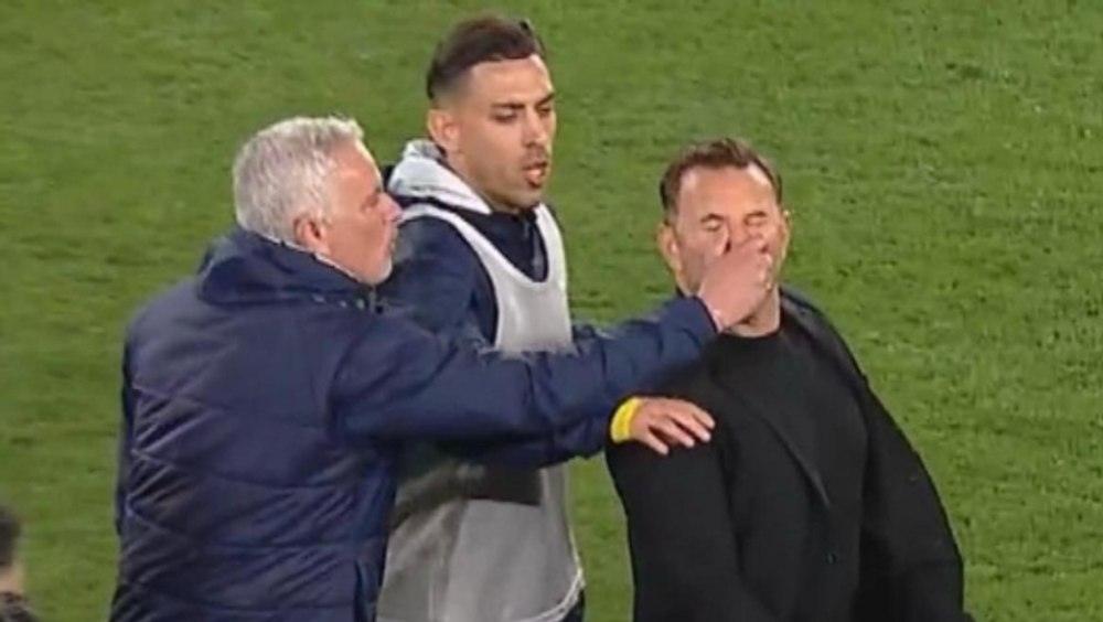 Gest de mafiot făcut de Jose Mourinho: l-a apucat de nas pe antrenorul rivalei Galatasaray