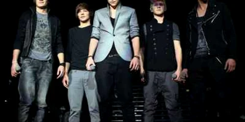 One Direction, primul grup britanic al cărui album de debut a intrat direct pe prima poziţie în prestigiosul top Billboard 200.