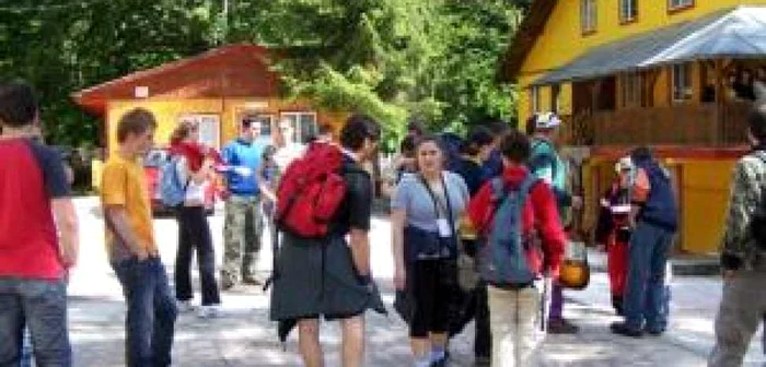 Activităţile de instruire se desfăşoară în Tabăra Cerbul