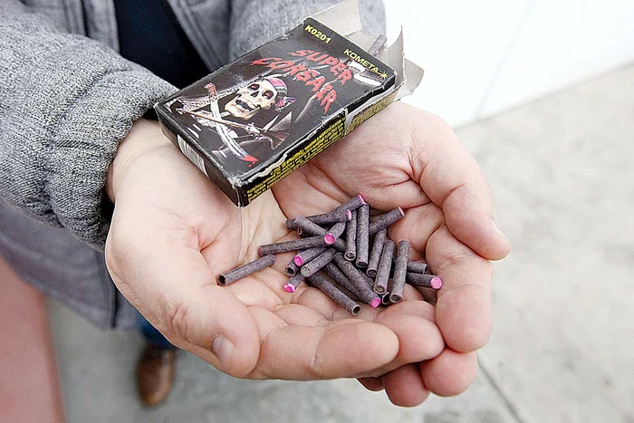 Cele mai ieftine sunt pocnitorile, care costă 10 lei cutia cu 100 de bucăți 