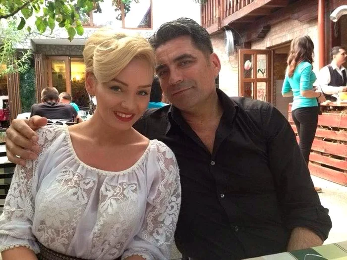 Nașii cuplului au fost Mihaela și Silviu PrigoanăFoto: Arhiva personală