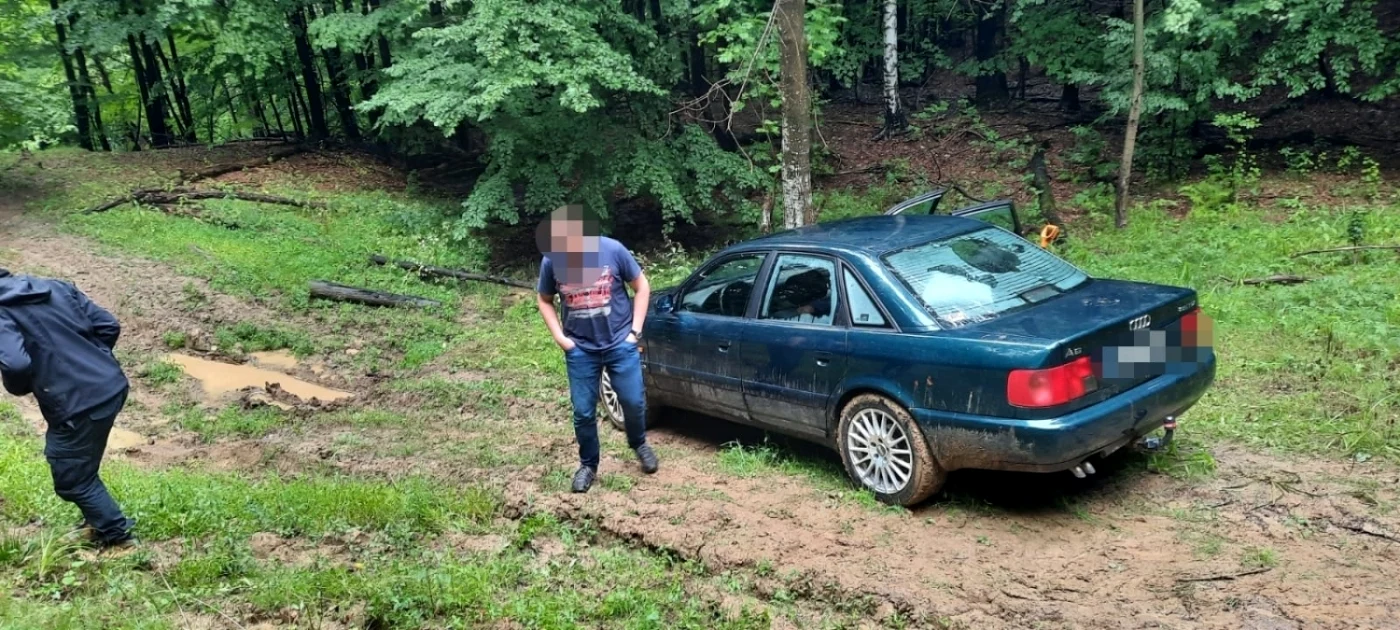 Băieţii au aşteptat intervenţia pompierilor. Foto: ISU Argeş