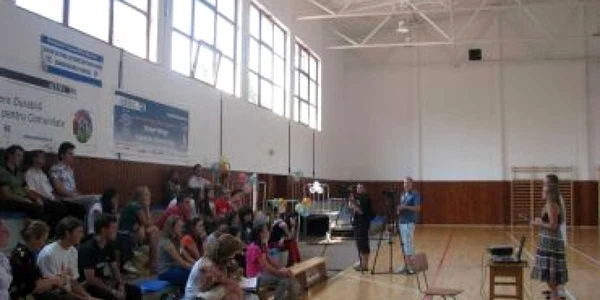 Târgu-Mureş: Stagiarii AIESEC ajută la dezvoltarea comunităţii
