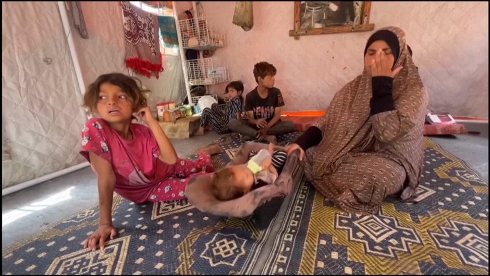 Disperarea unei mame din Gaza care încearcă să-şi ţină copiii în viaţă. „Am adormit-o la loc, promițându-i mâncare dimineață. Bineînțeles că am mințit”