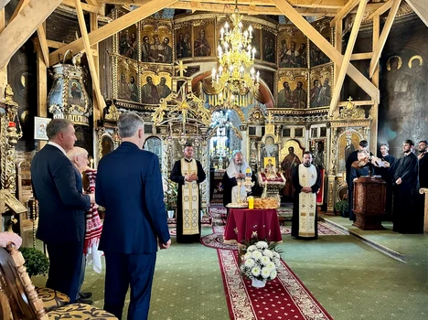 Principele Radu și fratele său, medicul Dan Gabriel Duda, la parastasul mamei. FOTO: Casa Majestății sale