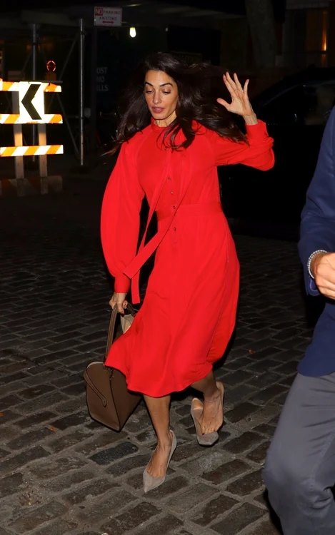 Amal Clooney, moment stânjentor pe stradă