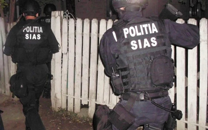 Poliţiştii au verificat 33 de adrese din mai multe judeţe din ţară. FOTO Adevărul