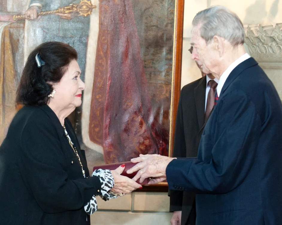 Virginia Zeani și Regele Mihai. FOTO Daniel Angelescu, Casa Majestății Sale, 2011