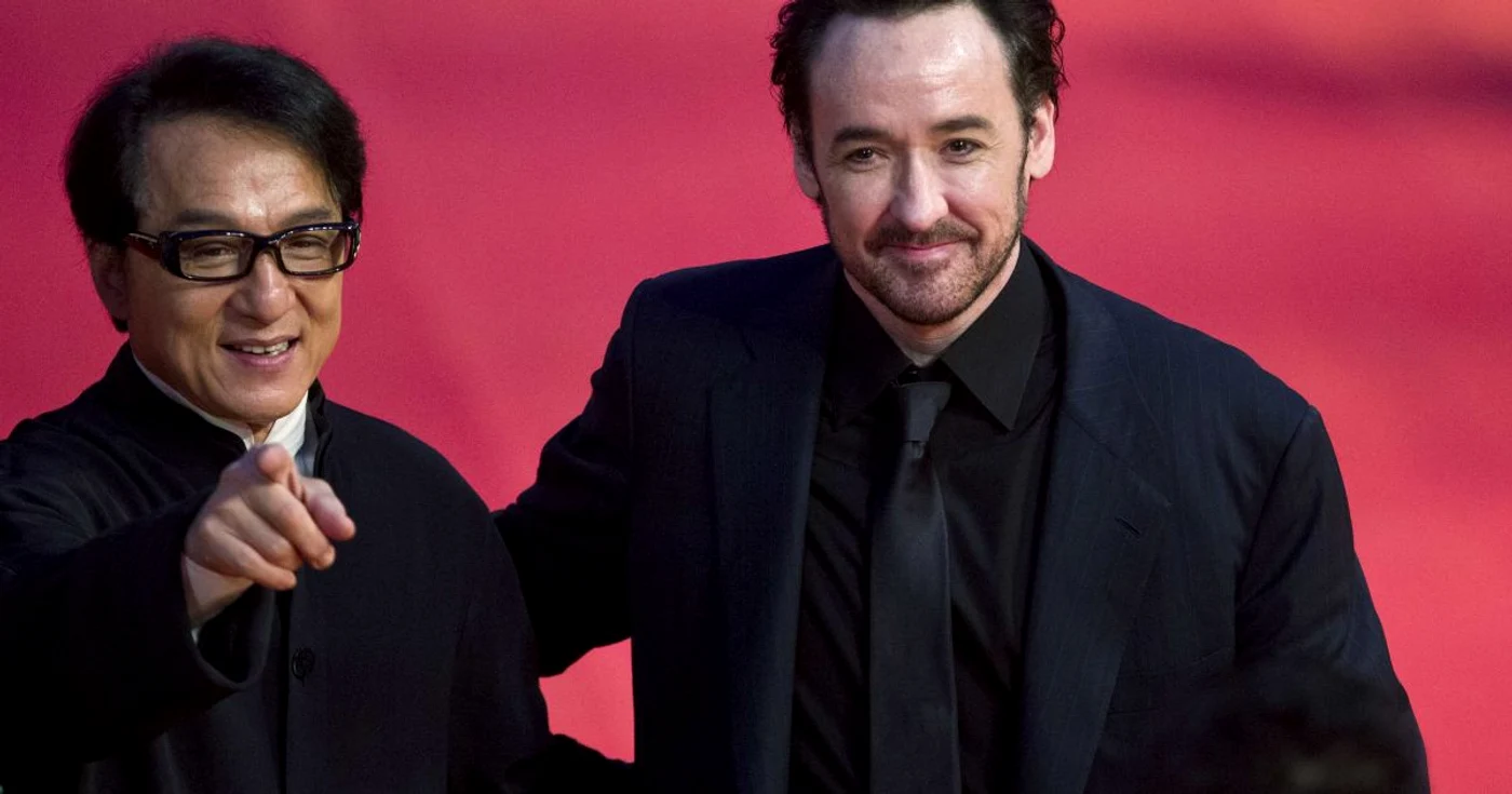 Jackie
Chan şi John Cusack, la sosirea pe covorul roşu de la Festivalul de
Film de la Shanghai FOTO Reuters