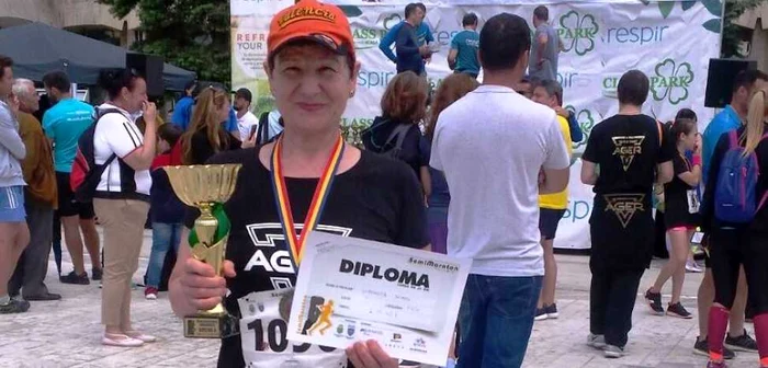 În vârstă de 61 de ani, Luminiţa Mihai a luat centura galbenă la MMA