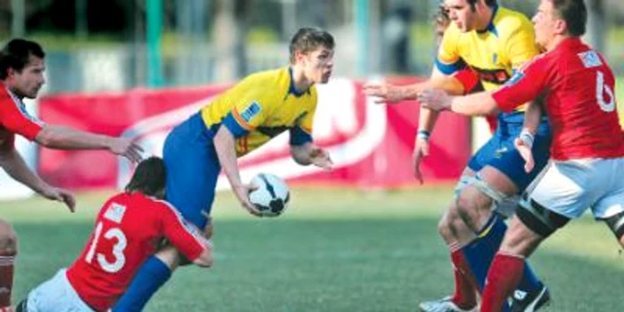 Cătălin Fercu (cu balonul) a fost unul dintre puţinii „Stejari“ care au încercat să joace ceva