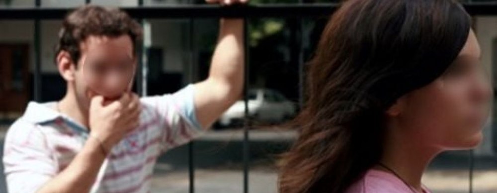 Eleve hărțuite și terorizate de un coleg de clasă obsedat. A amenințat că dă foc la școală dacă este exmatriculat