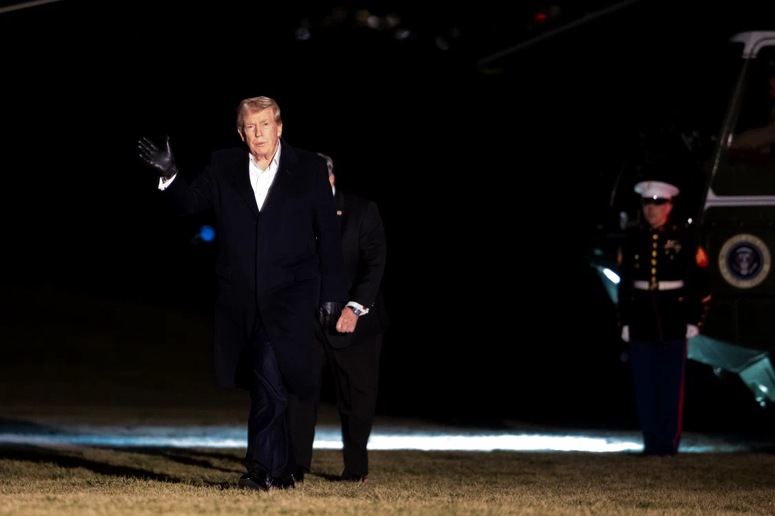 Donald Trump sosește la Casa Albă după ce a petrecut weekendul în Florida FOTO EPA-EFE