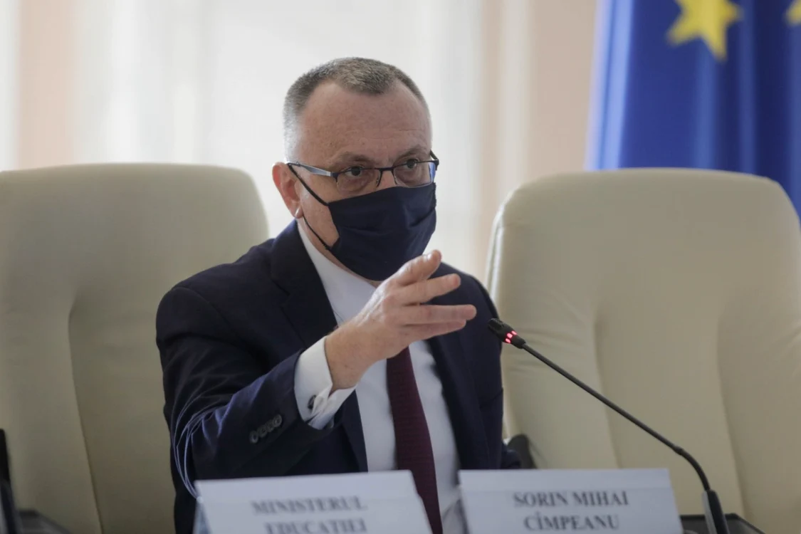 Sorin Cimpeanu a declarat că vor fi reluate cursurile faţă în faţă atunci când situaţia epidemiologică va permite acest lucru