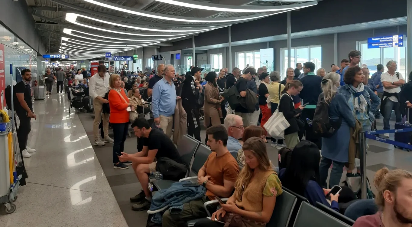 Pasagerii pe un aeroport din Atena/FOTO:X