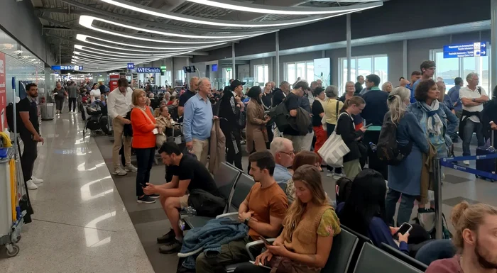 Pasagerii pe un aeroport din Atena/FOTO:X