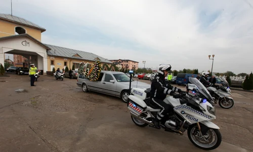 Colegii au escortat cortegiul funerar până la cimitir  Bogdan a fost înmormântat vineri  jpeg