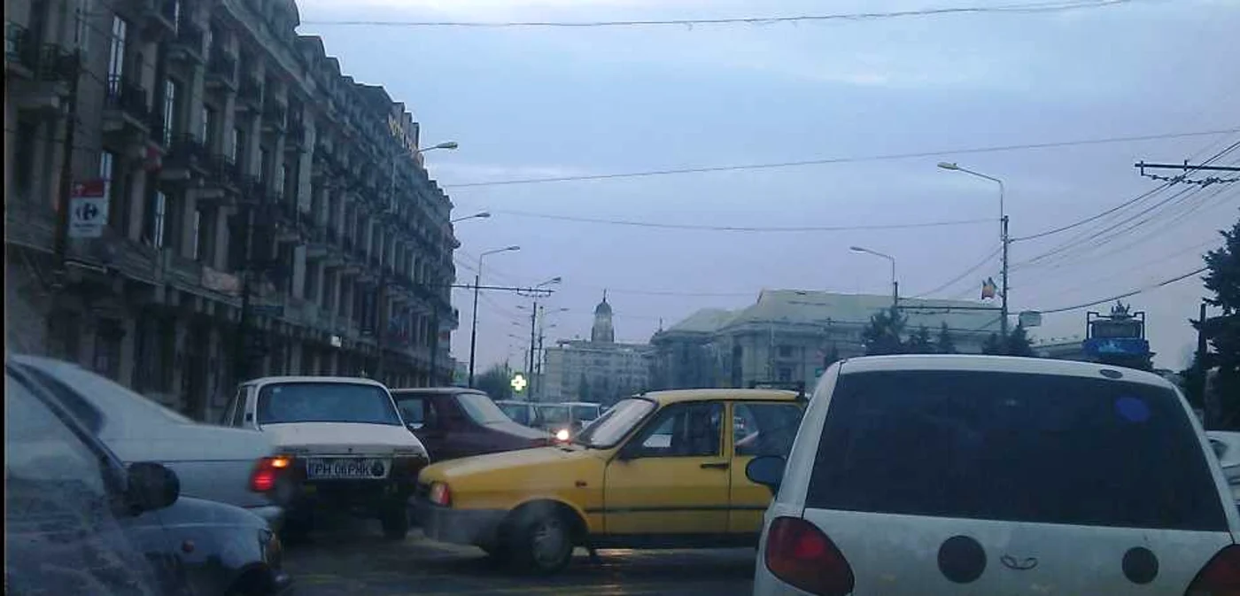 Semafoare defecte și trafic dat peste cap la Ploiești (foto: Claudia Gheorghe)
