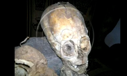 O mumie misterioasă a fost descoperită în Peru jpeg