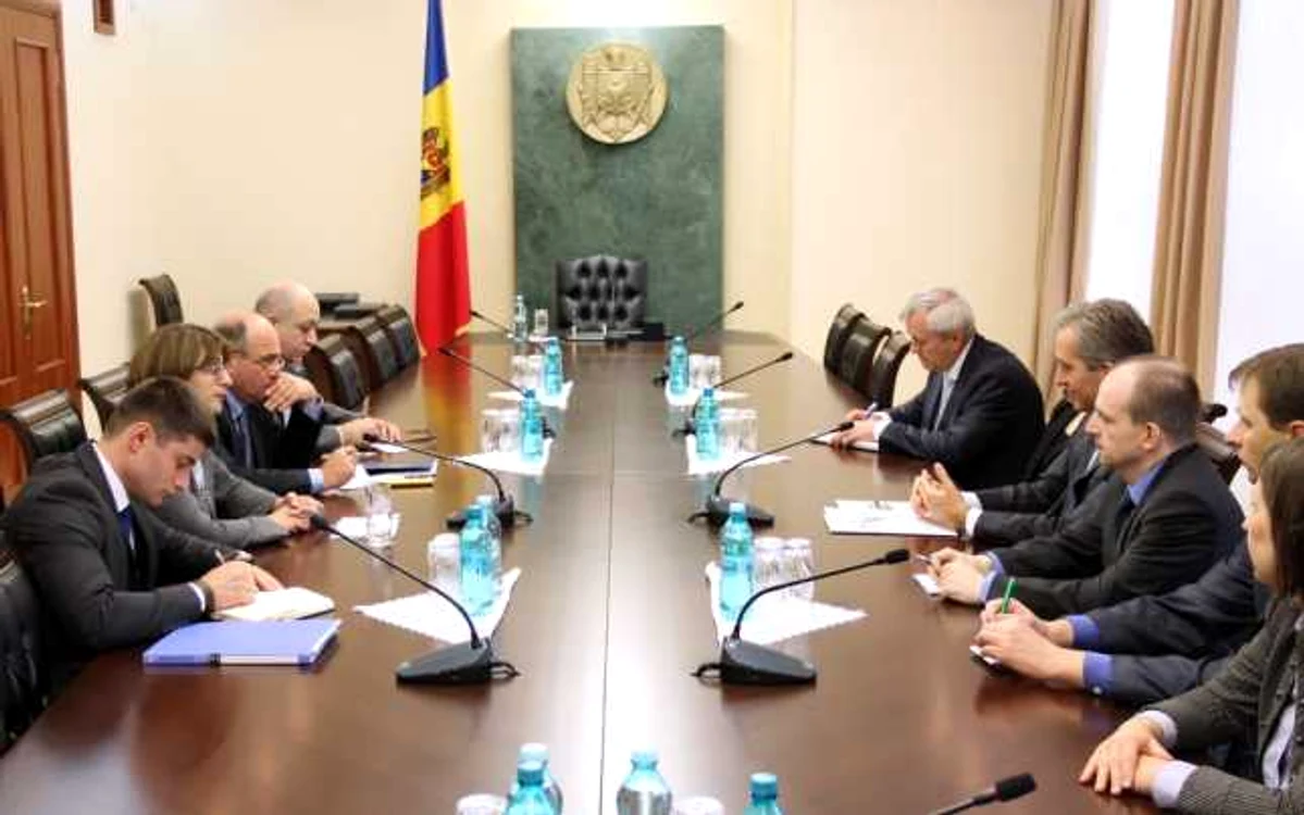 Cele două delegaţii, la masa de discuţii FOTO: gov.md
