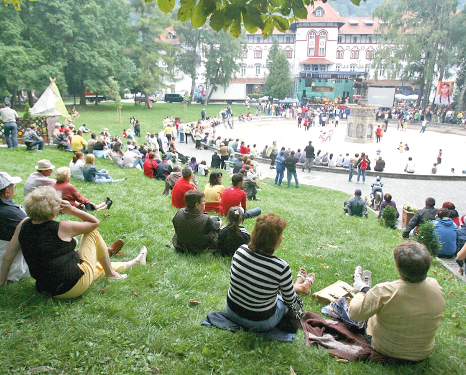 
    Festivalul Sinaia Forever  închide centrul staţiunii  