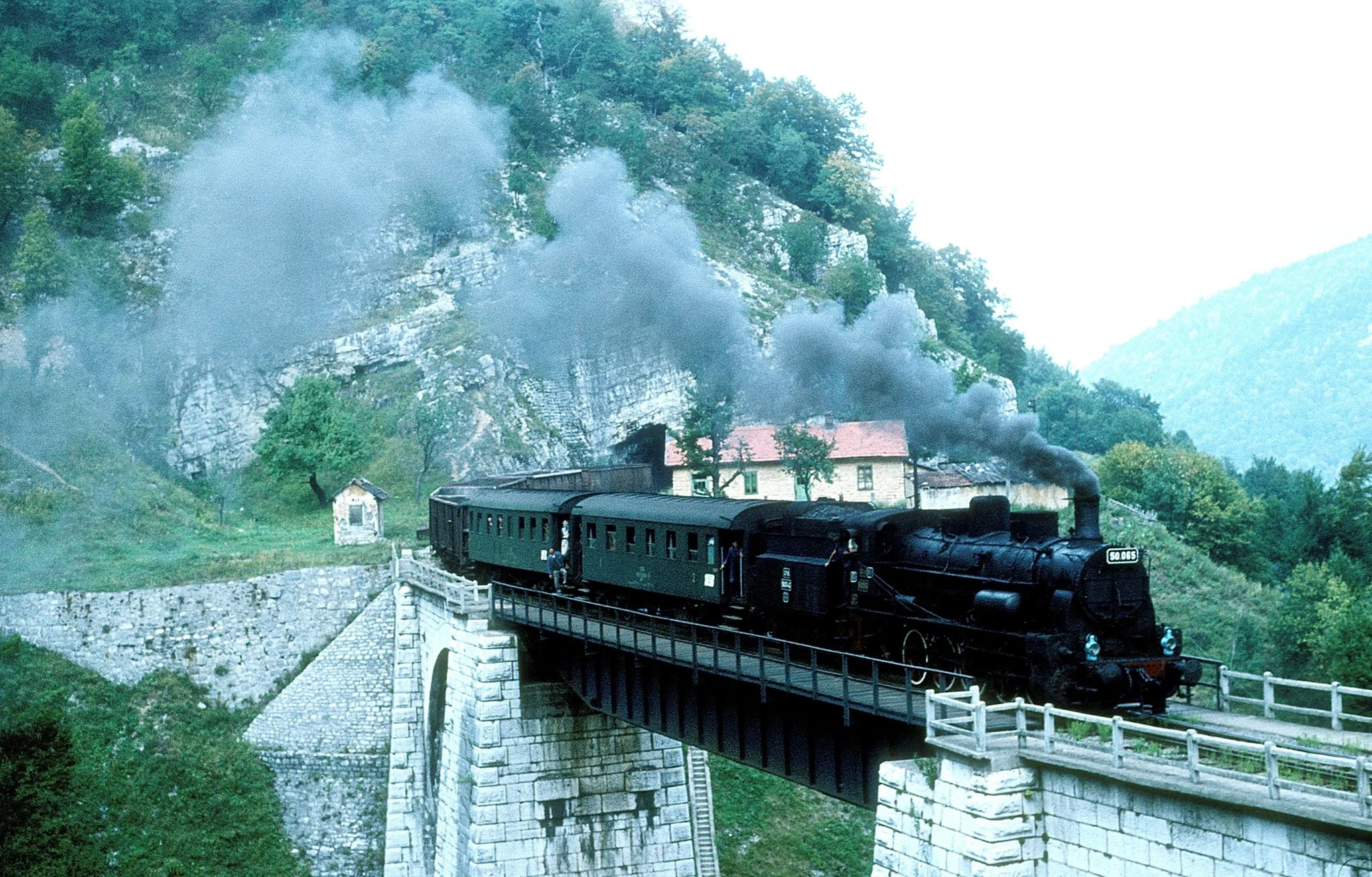 Cum au fost construite primele tuneluri feroviare din România. Munții Banatului, străpunși de căile ferate pentru cărbune și fier