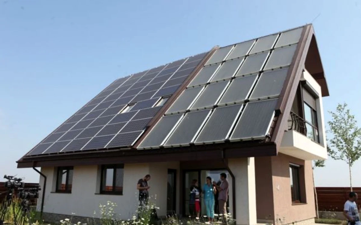 De astăzi, 10 aprilie, începe Programul ”Lumină în sat”, prin care primarii localităților neelectrificate pot cere bani de la stat pentru panouri fotovoltaiceFOTO: Click!