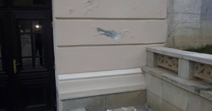 cade tencuiala de pe palatul culturii turnu severin FOTO Alexandra Georgescu