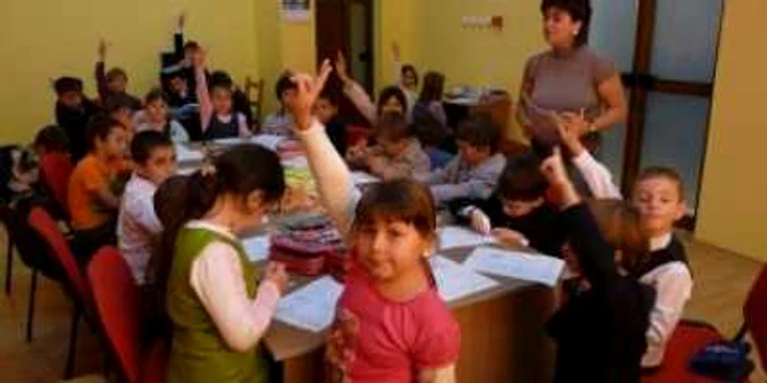 Piteşti: Biblioteca Judeţeană a încheiat parteneriate educaţionale cu mai multe şcoli argeşene