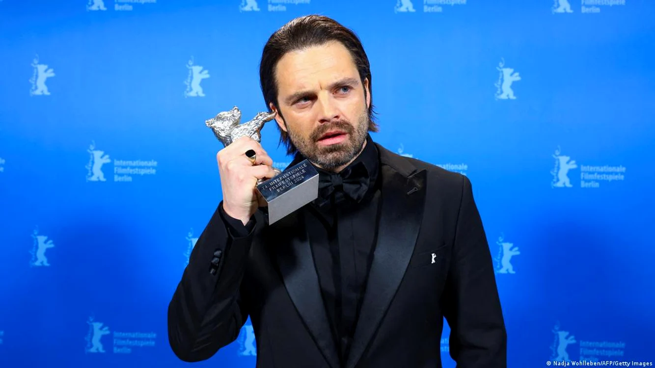 Sebastian Stan actorul româno-american care a obținut în 2025 Globul de Aur la Hollywood