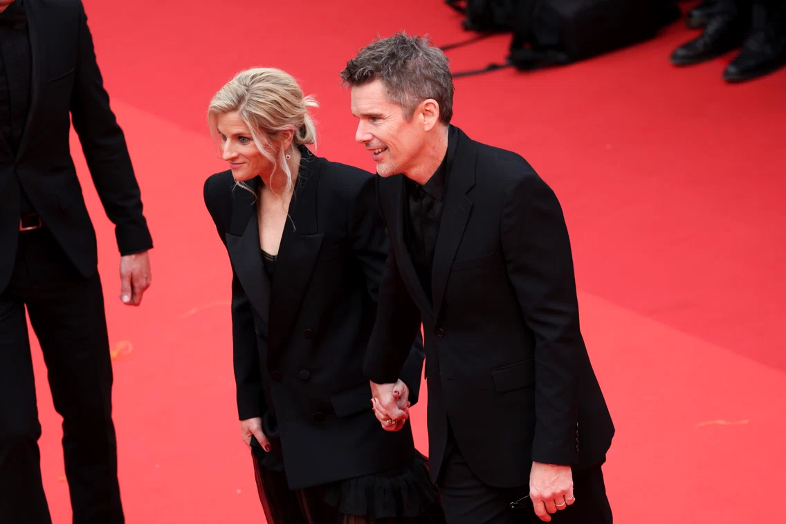 Ethan Hawke cu Ryan Shawhughes Hawke