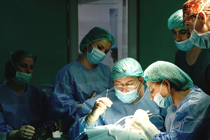 
    Medicii spun că sunt prea obosiți la muncă  