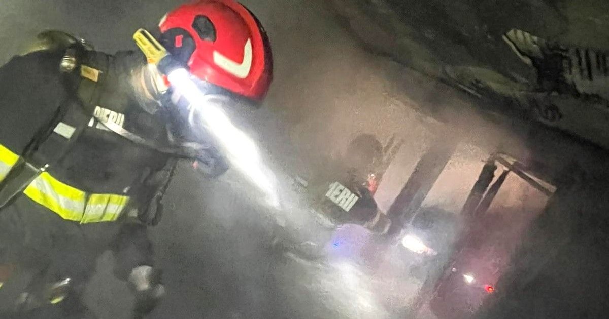 Incendiu într-un hotel din Râmnicu Vâlcea, zeci de străini evacuați din clădire.