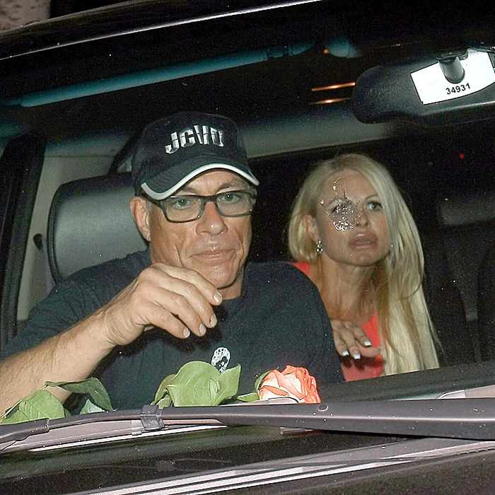 Blonda misterioasă l-a urmat pe actor la hotelul din Beverly Hills, unde se cazase