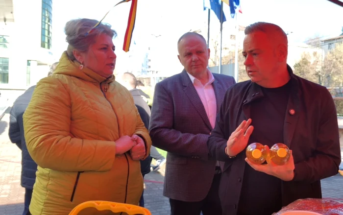 Ministrul Agriculturii, Florin Barbu, discutii cu producătorii din Olt FOTO: A. Mitran