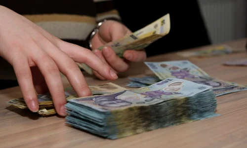 Teanc bani - lei - cash FOTO Adevarul 