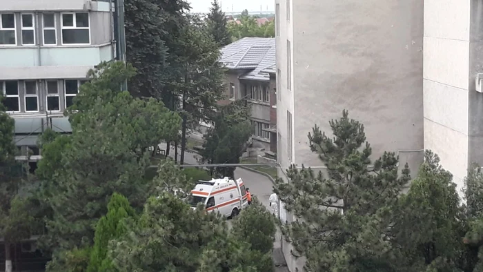 Pacientul decedat în week-end a fost resuscitat în ambulanţă, fără succes