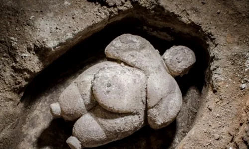 Statuetă de acum 7000 de ani, descoperită în Turcia jpeg