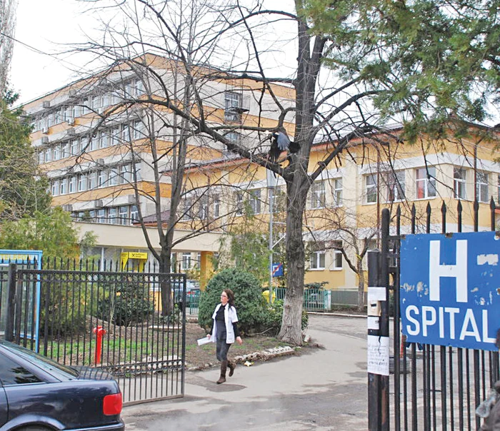 Bărbatul s-a tăiat cu flexul după ce a fost externat de la spitalul suport COVID din Bârlad